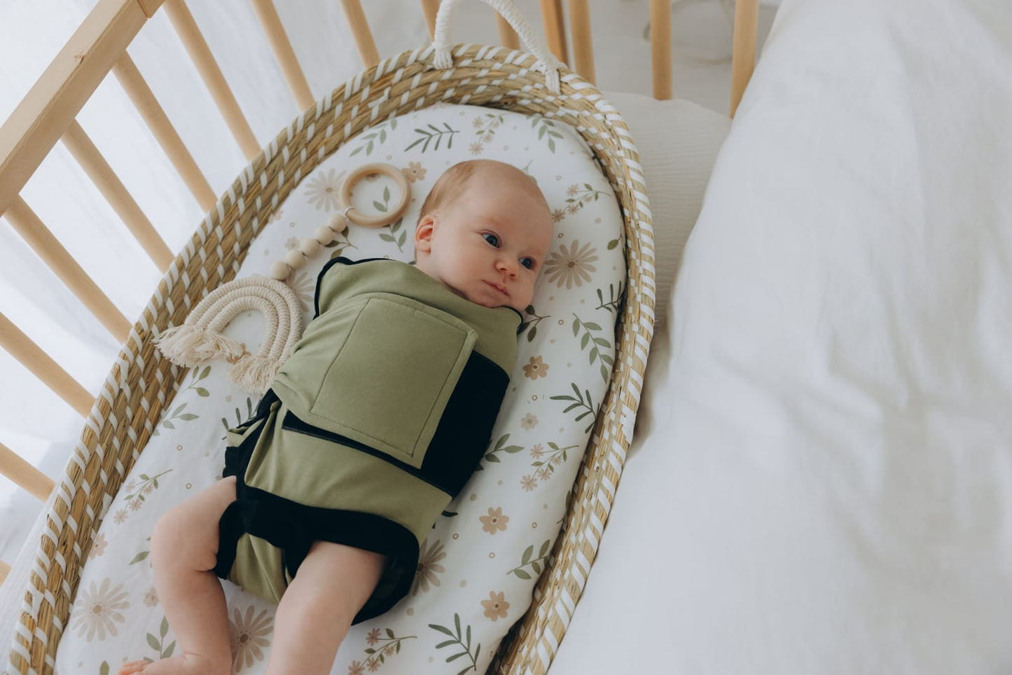 Adjustable Baby Swaddling Belt – Comfort and Safety for Newborns